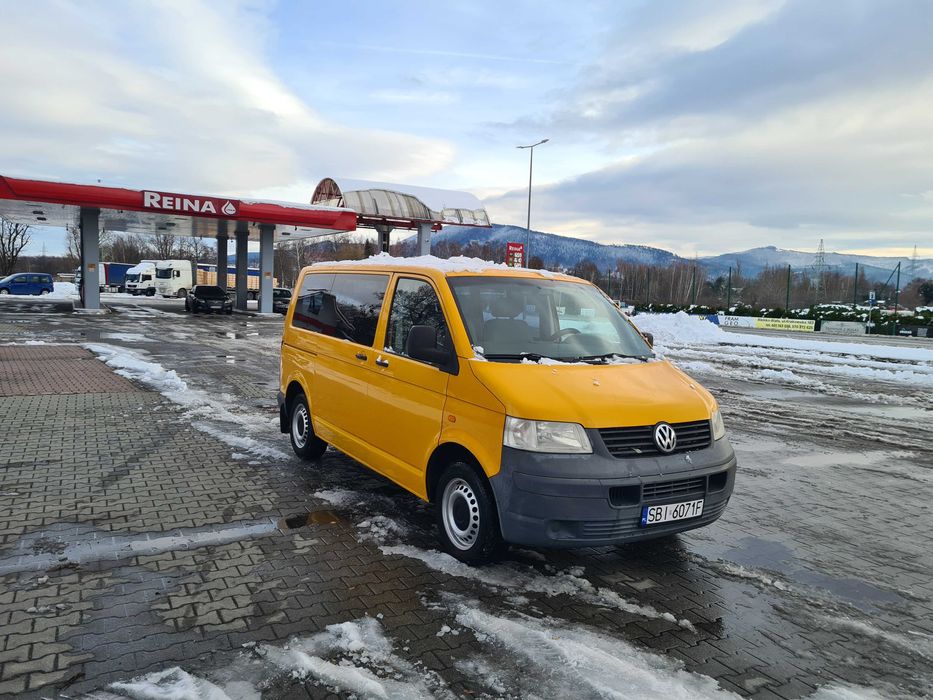 F-VAT 23%*Volkswagen Transporter T5*9 osób *SPRAWNA KLIMA*1 właściciel