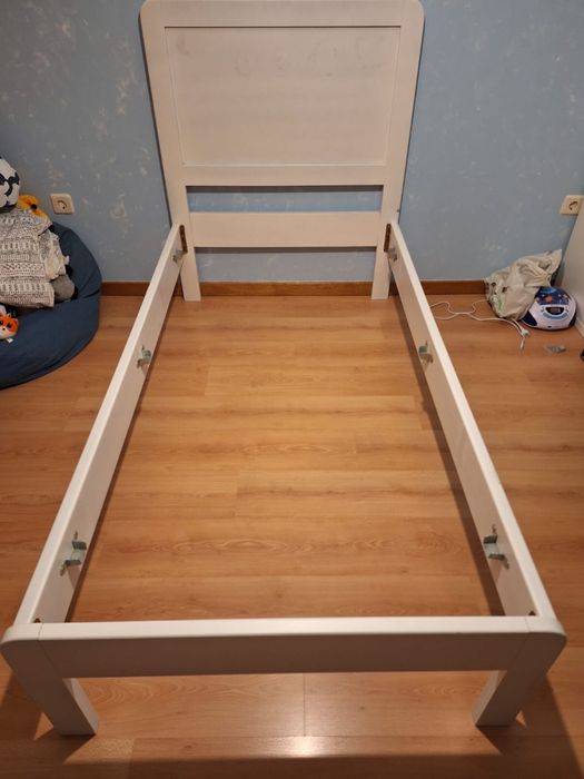 Cama solteiro com colchao e estrato