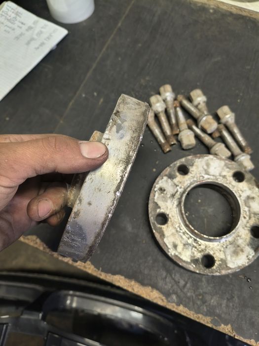 Dystanse BMW E90 E91 E92 E93 E87 E81 E82 E88 Śruby Komplet 25mm Wysyłka