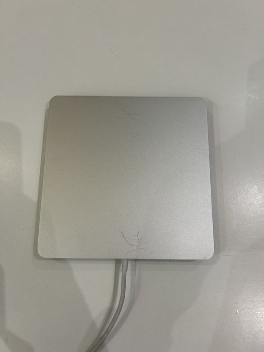 Apple USB SuperDrive (model A1379) kompaktowy, zewnętrzny napęd optyczny CD/DVD