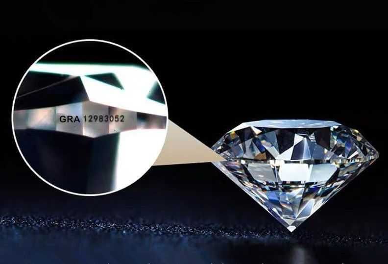 Diament Moissanit Brylant 5,5mm-0.6CT VVS1-D