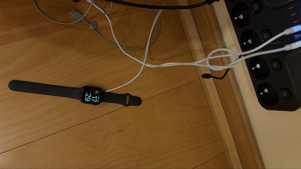 Apple Watch S6 44mm GPS (A2292) – bom estado + carregador