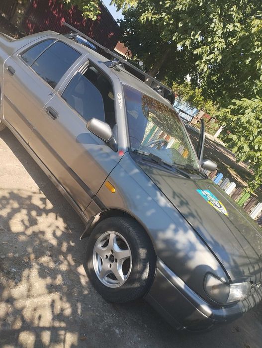 Машина Nissan Sunny