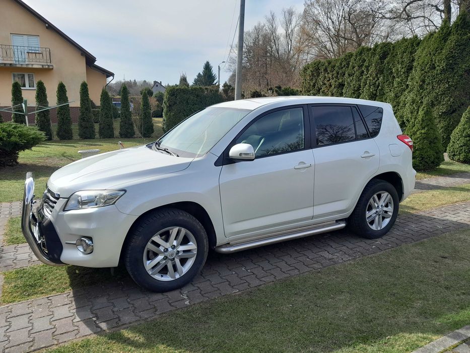 toyota RAV4 2010r silnik 2,0 benzyna pierwsza rejestracja 2011r 4x4