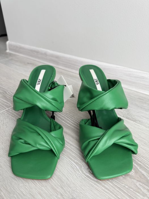 Zara Шльоки на каблуку