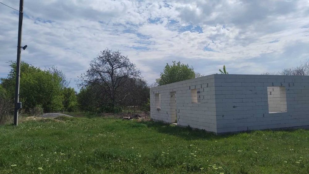 Продам будинок80,5 кв.м,земельна ділянка 12,3сотки,колодязь,380Вт,торг