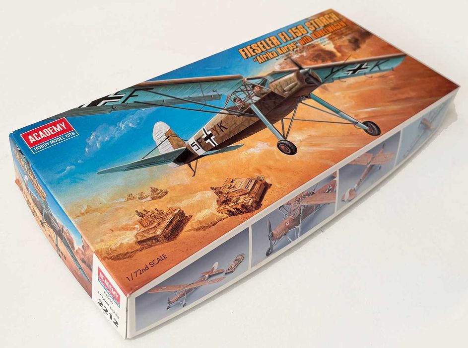 Academy_Fieseler FI.156 Storch “Africa Korps” with kübelwagen. ESc.1:72. Completo e como novo.