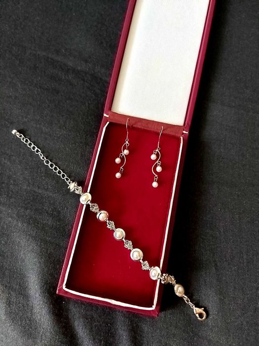 Komplet biżuterii perłowej kolczyki perełki bransoletka z pereł zestaw