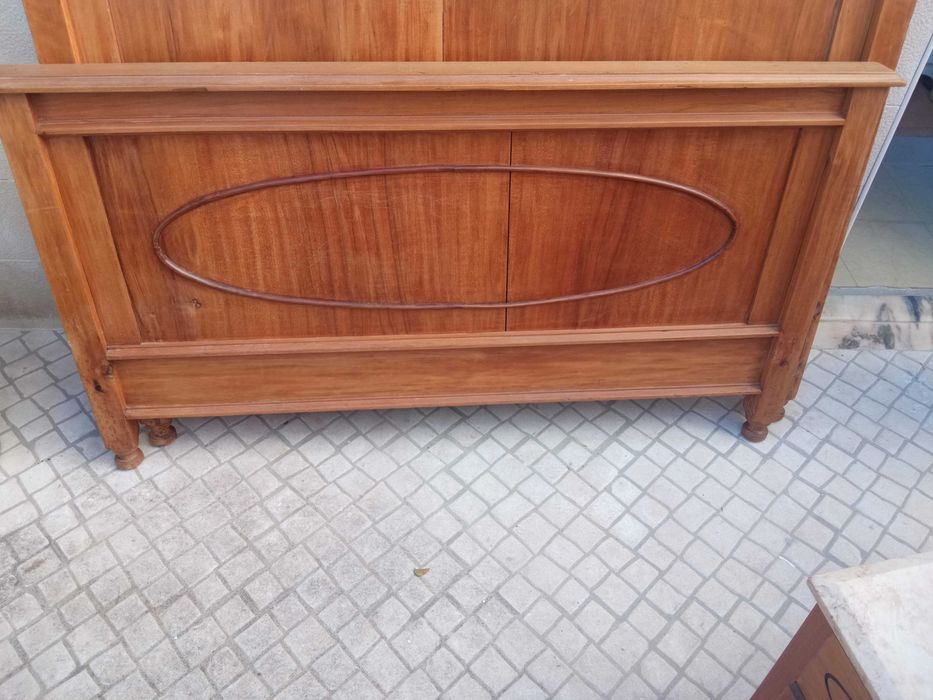 Mobília antiga de quarto de casal