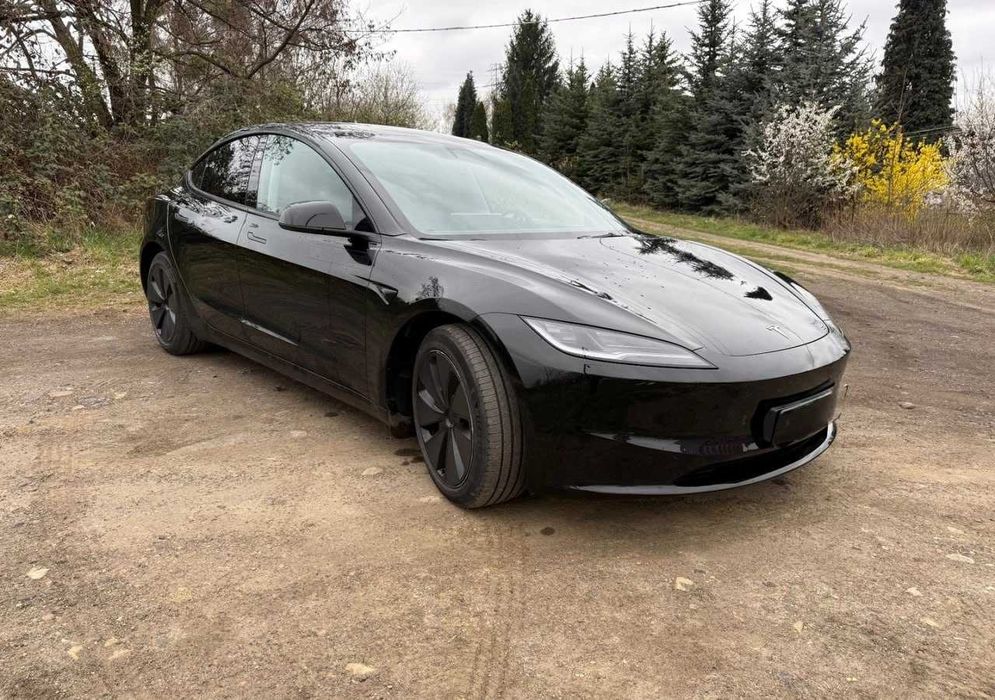 Tesla Model 3 2024 року
