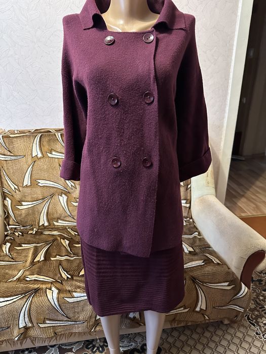 Гарно підібраний комплект. Спідниця і жакет. Розмір 56