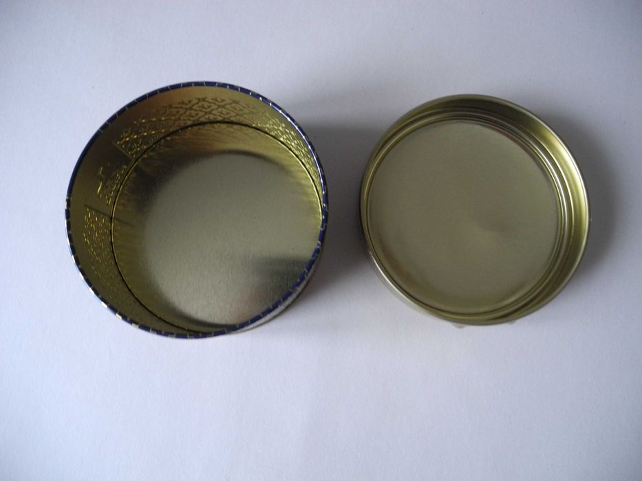 Банка жестяная/ коробка/ конфетница/ шкатулка/ скарбничка :)