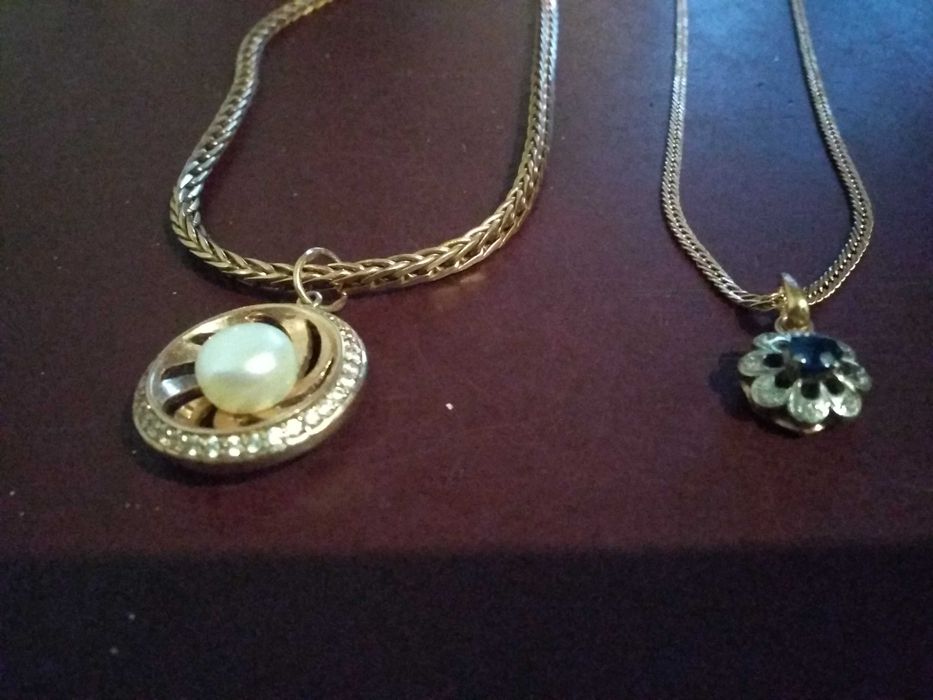 Продам золотой кунон и кольцо с сапфиром проба 585.