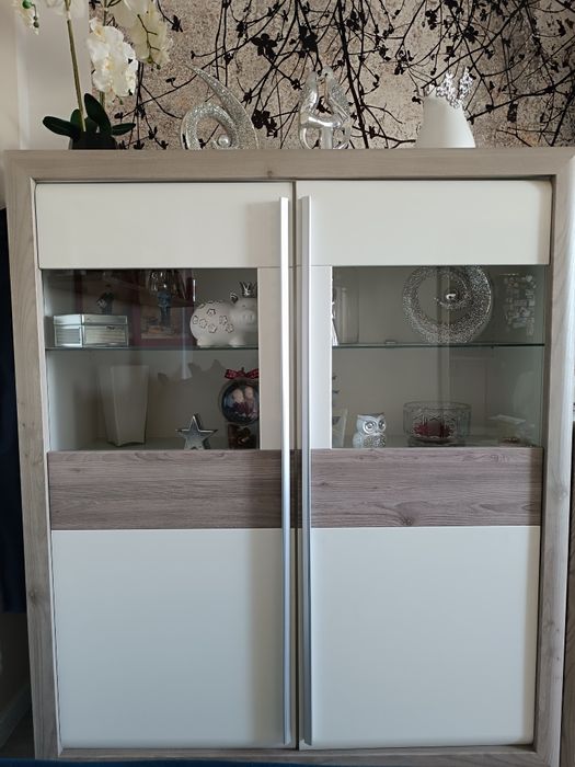 Szafka witryna do pokoju