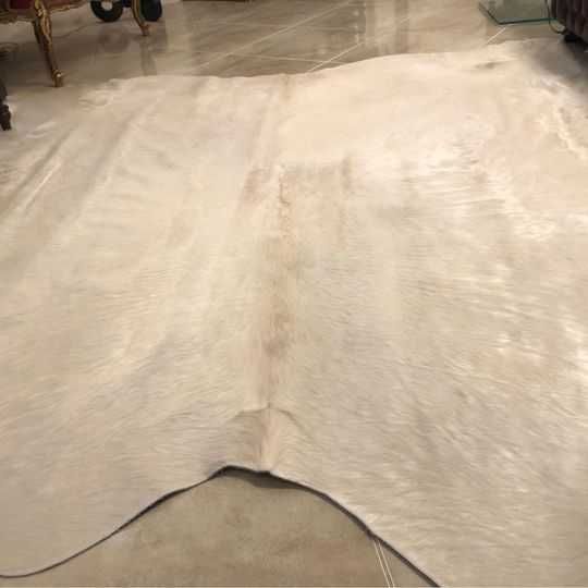 Magnífica pele de Bovino - Cor  Branco Pérola (Novo)
