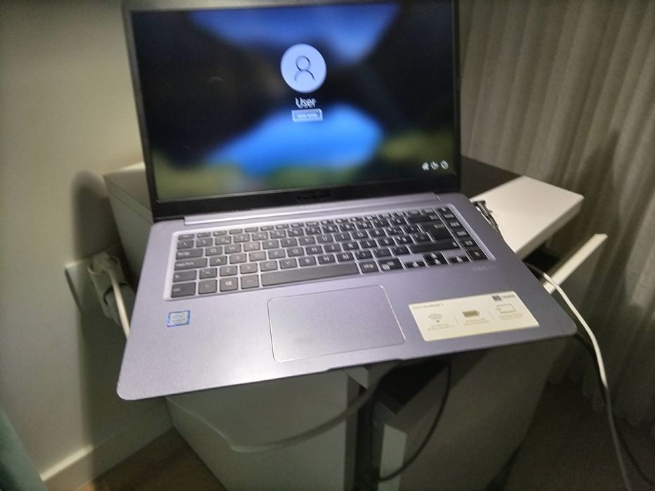 Troco computador ASUS como novo muito pouco usado e já vai formatado
