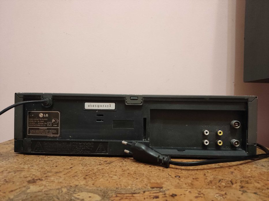 Відеомагнітофон LG BL-152W