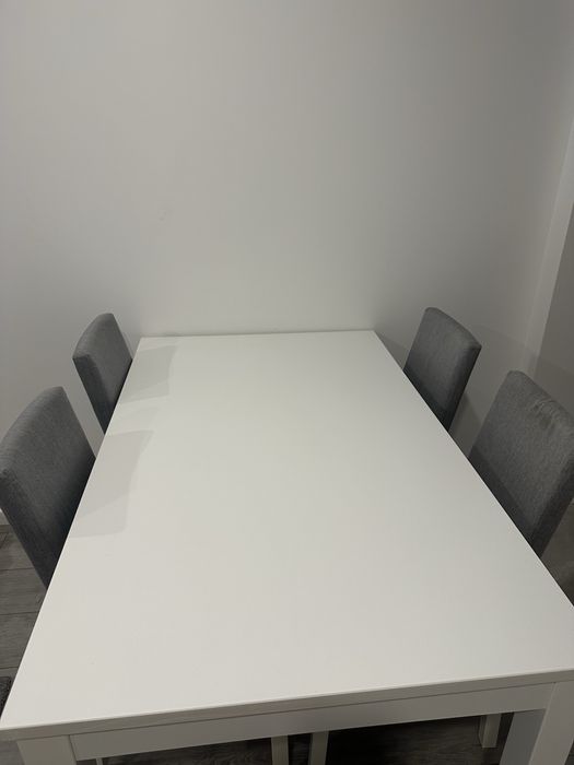 Mesa extensivel com 4 cadeiras