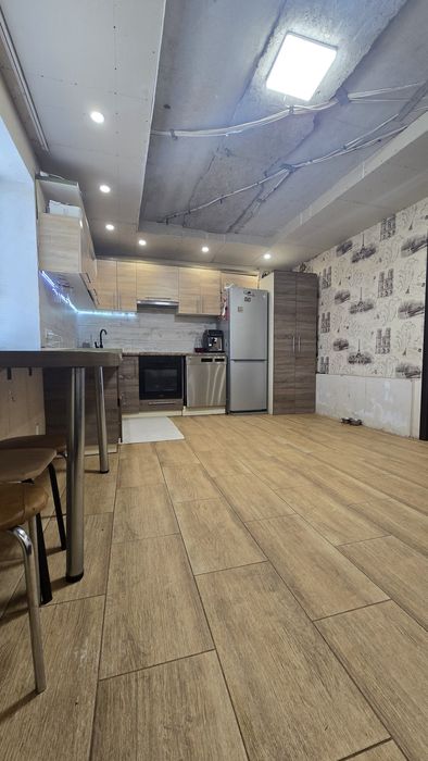 Продам дом с бассейном вул  Незламна