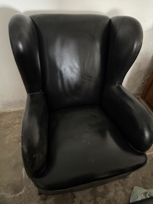 Dois cadeiroes  de pele