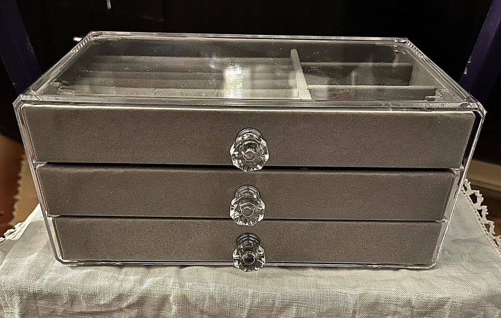 Porta joias com gavetas