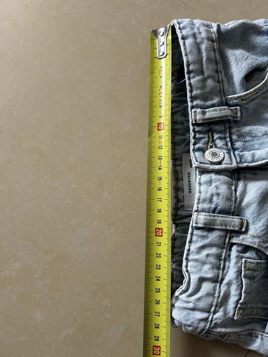 Jeansy Reserved z kokardkami rozm 140