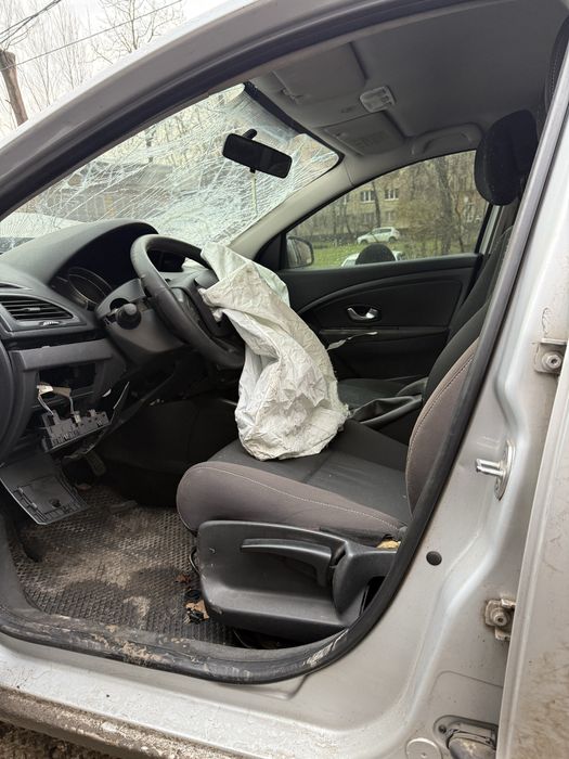 Продам reno megan 2010 после дтп