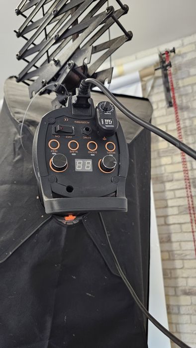 Студійне світло Спалах Godox 600 QT  Штативи Кріпленнята інші