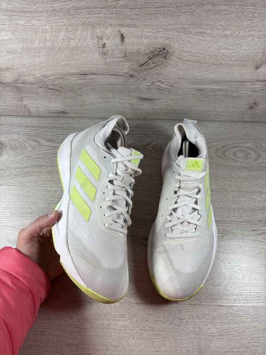 Adidas Training 42 розмір кросівки в зал для спорту