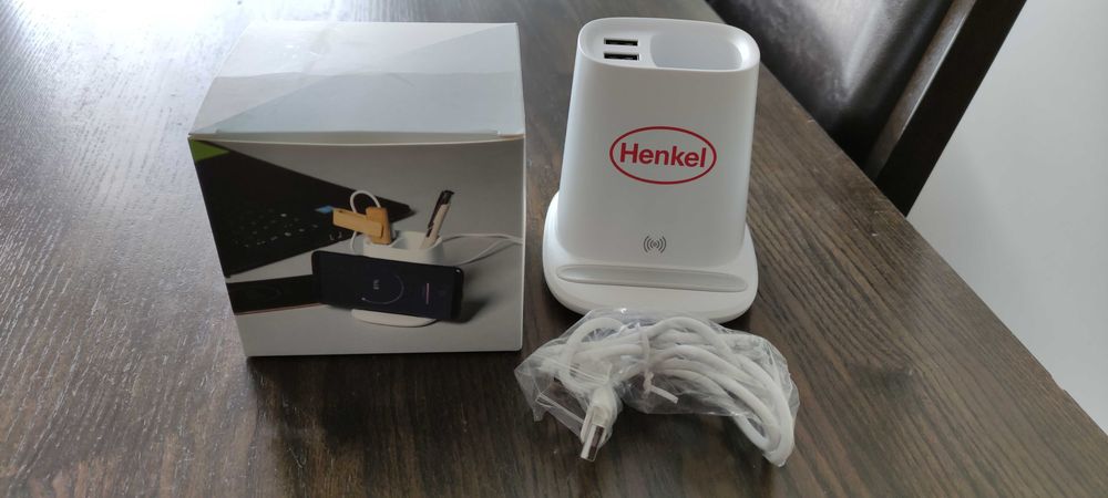 Organizer na biurko z ładowarką