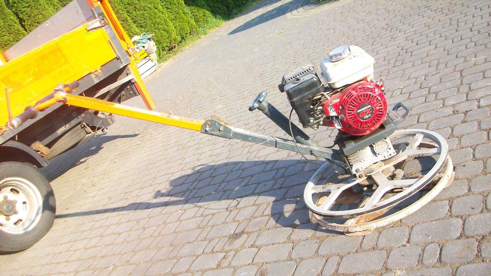 zacieraczka do betonu BELLE - silnik Honda - posadzki