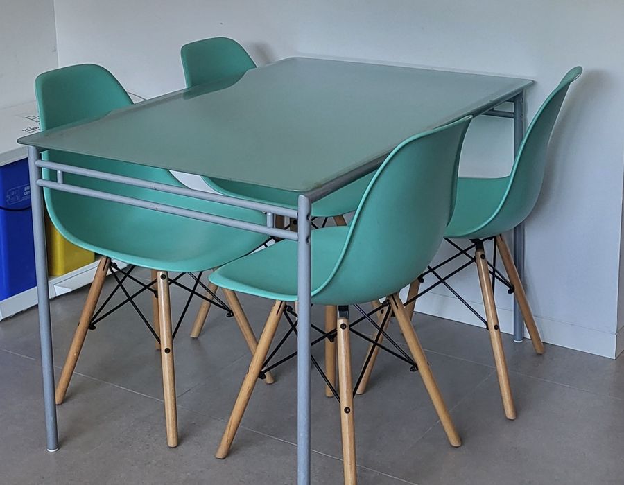 Mesa vidro e 4 cadeiras