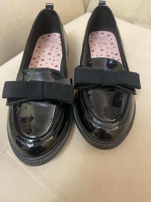 Туфлі дитячі 33 розмір лакіровані