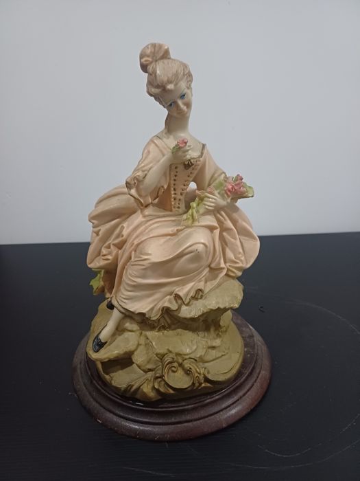 Estátua Mulher vitoriana