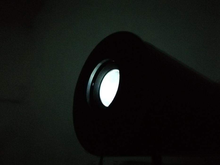 Проектор F100. Новий.