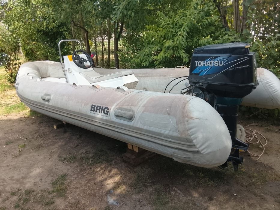 Моторний човен .