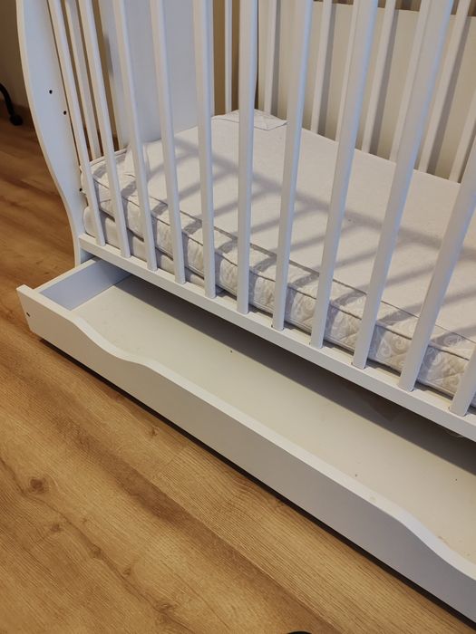 Łóżeczko dziecięce z materacem