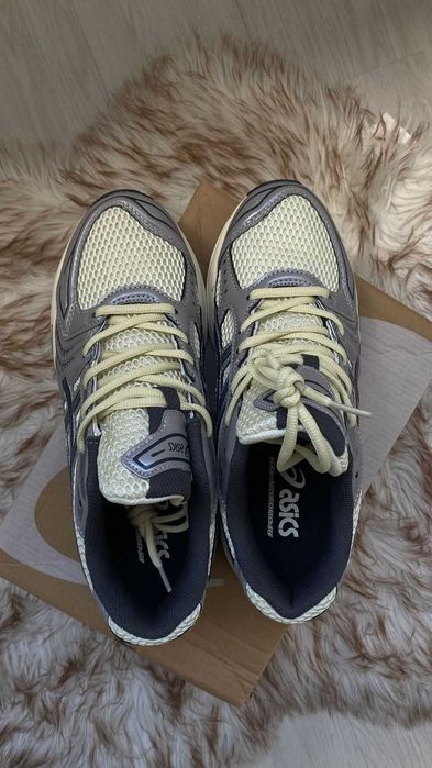 Asics Gel-Kayano 14 bege