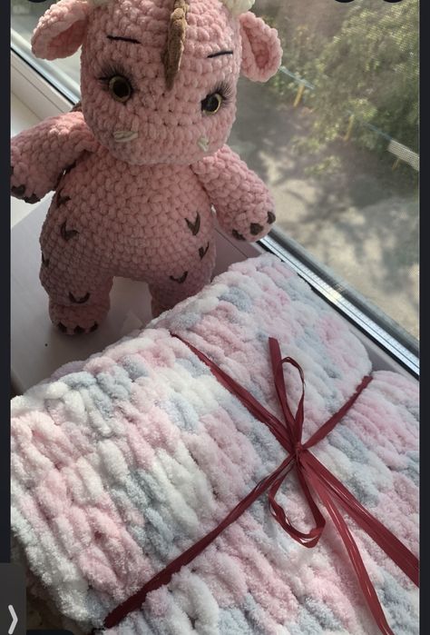 Вʼязані пледи,конверти на виписку,в коляску