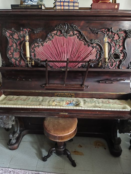 Piano vertical antigo sec XIX