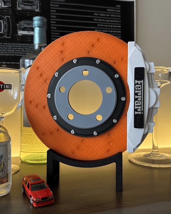Lampa „tarcza hamulcowa” Ferrari – idealna dekoracja dla fana aut