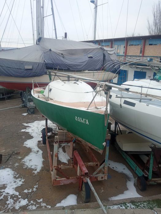 Продам парусную яхту.