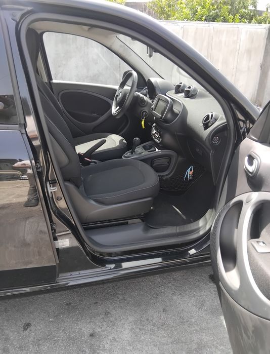 Vendo smart for two  passion 0.9 de 2017 nacional com 49 mil km  acidentado salvado