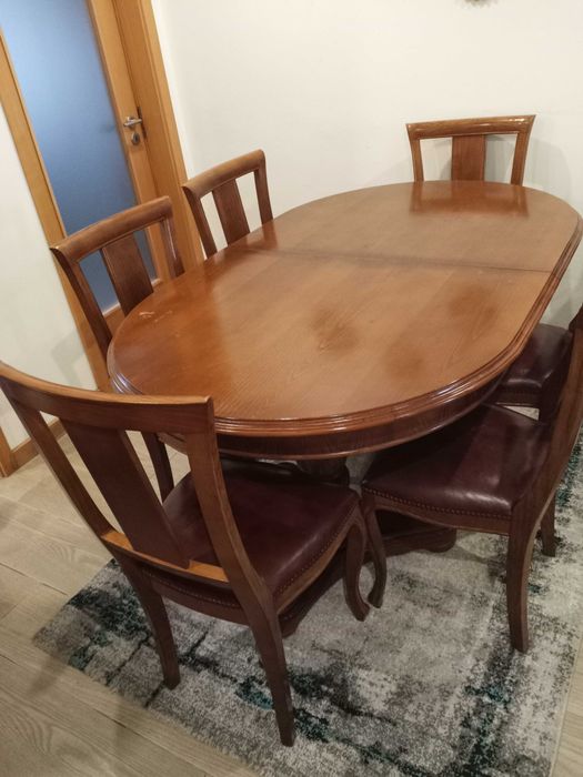 Mesa de sala estilo clássico