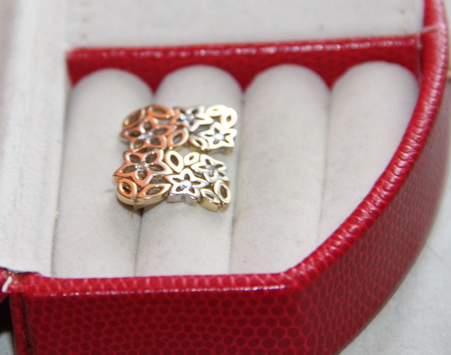 złote kolczyki kwiatki kwiaty ażurowe cyrkonie 585 apart przebitki