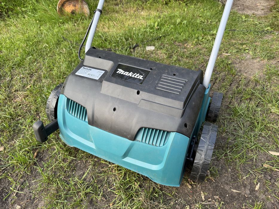 Wertykulator Makita UV3200