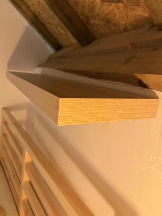 Prateleira IKEA como nova. Nem um ano tem.