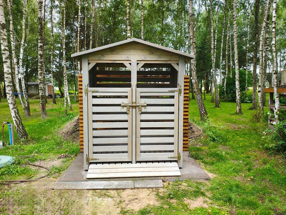 Wiata śmietnikowa drewniana 1,8x0,9m, zabudowa na kosz dach dwuspadowy
