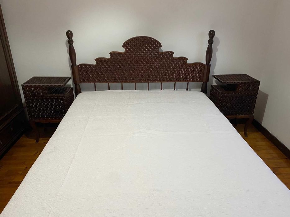 Cama de casal trabalhada dos anos 60