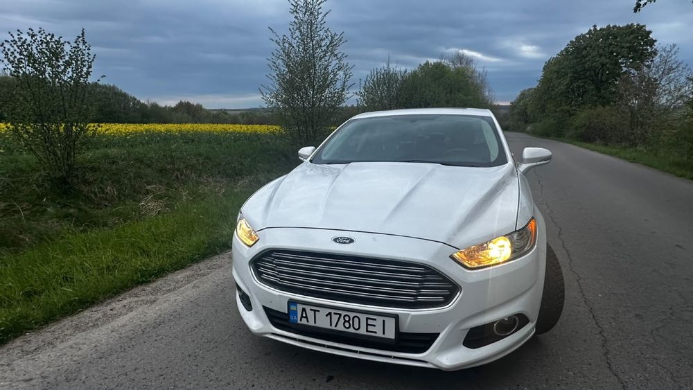 Автомобіль Ford Fusion 2013